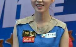 夏季短袖女生乳突图片